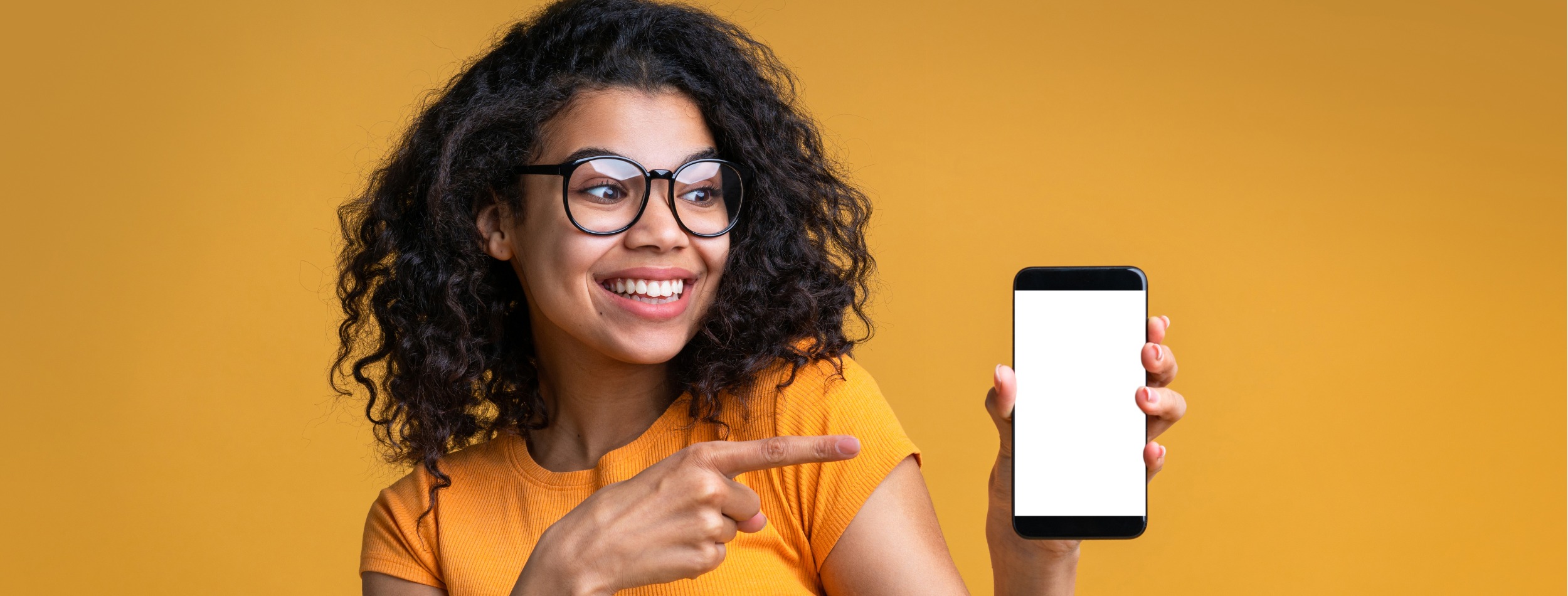 A girl poiting to a cellphone